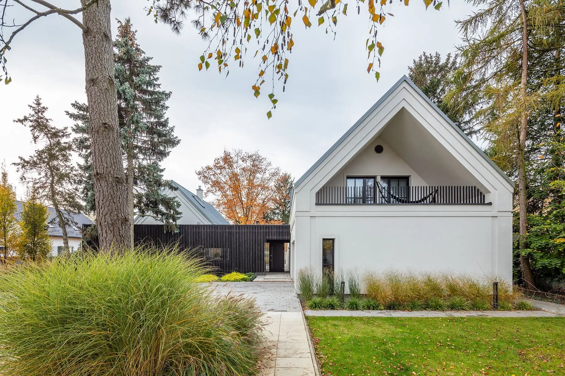 Classic Meets Japanese Minimalism — Michałowice, Mazowieckie — Architectural design