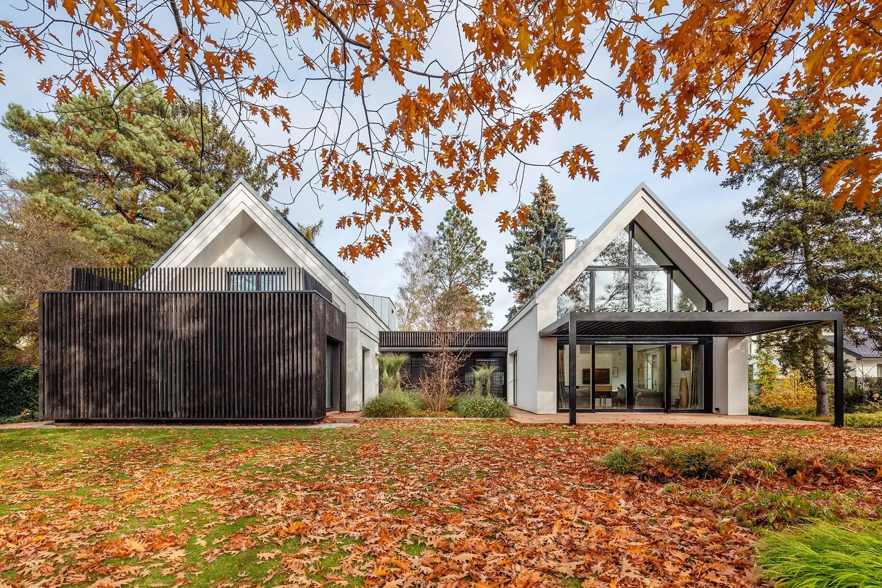 Classic Meets Japanese Minimalism — Michałowice, Mazowieckie — Architectural design